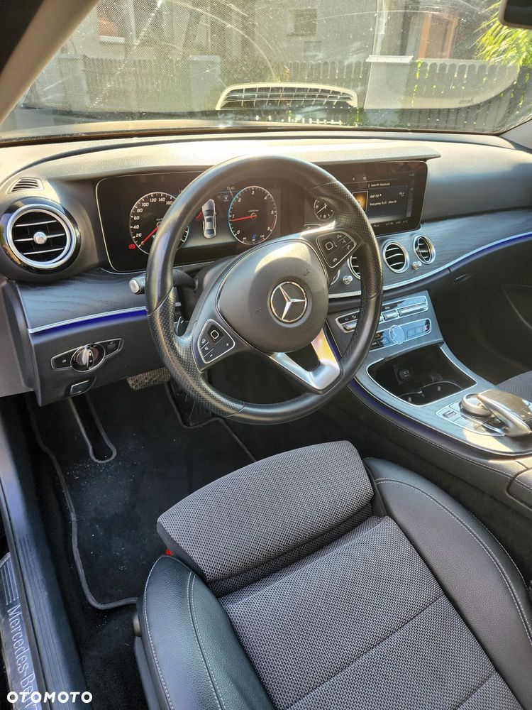 Mercedes-Benz Klasa E 220 d 4-Matic 9G-TRONIC - 12