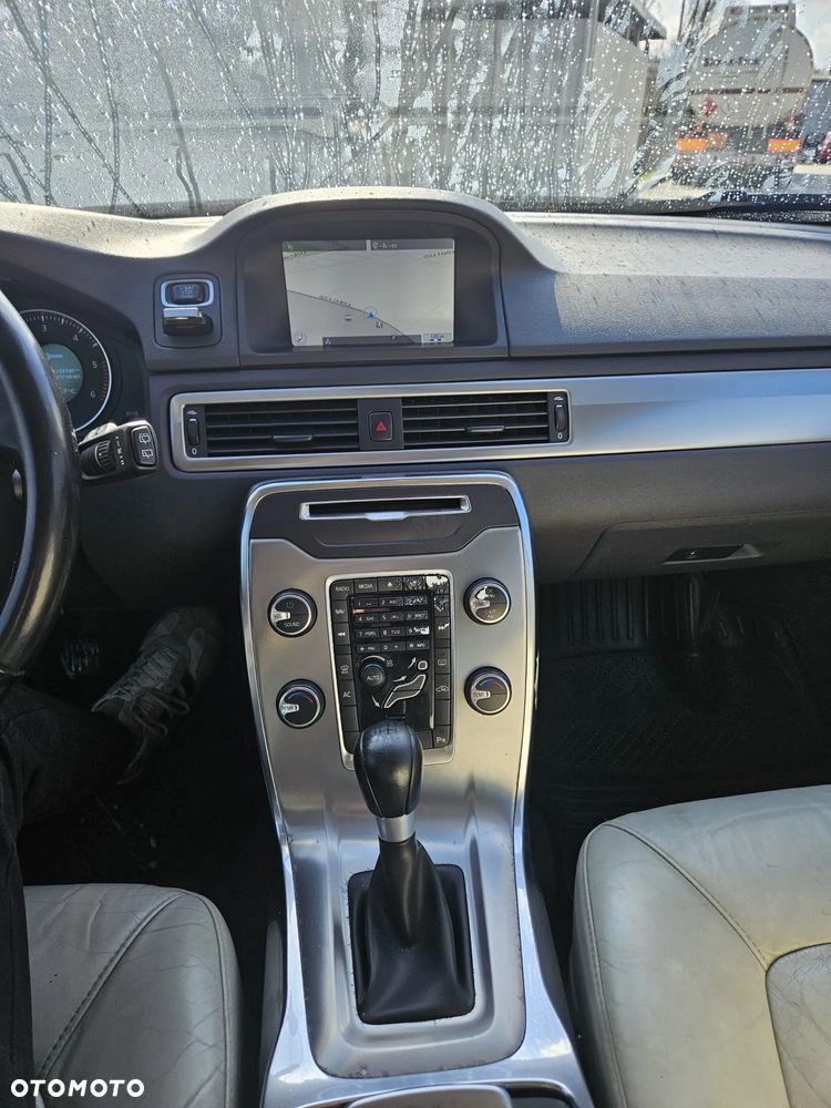 Volvo V70 D2 Momentum - 8