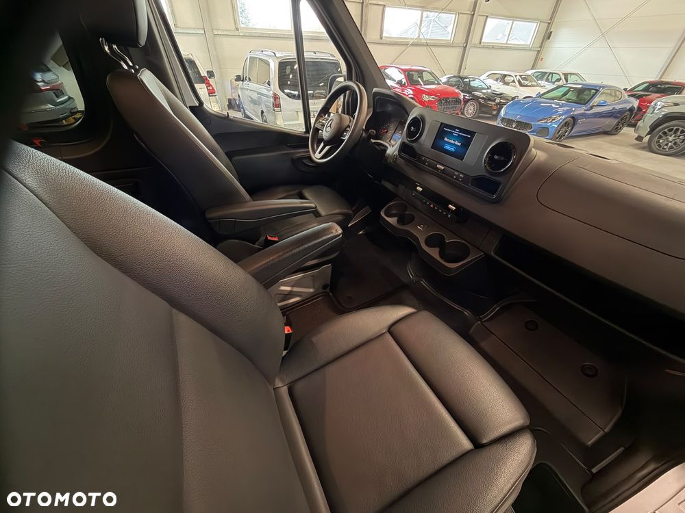 Mercedes-Benz Sprinter - 22