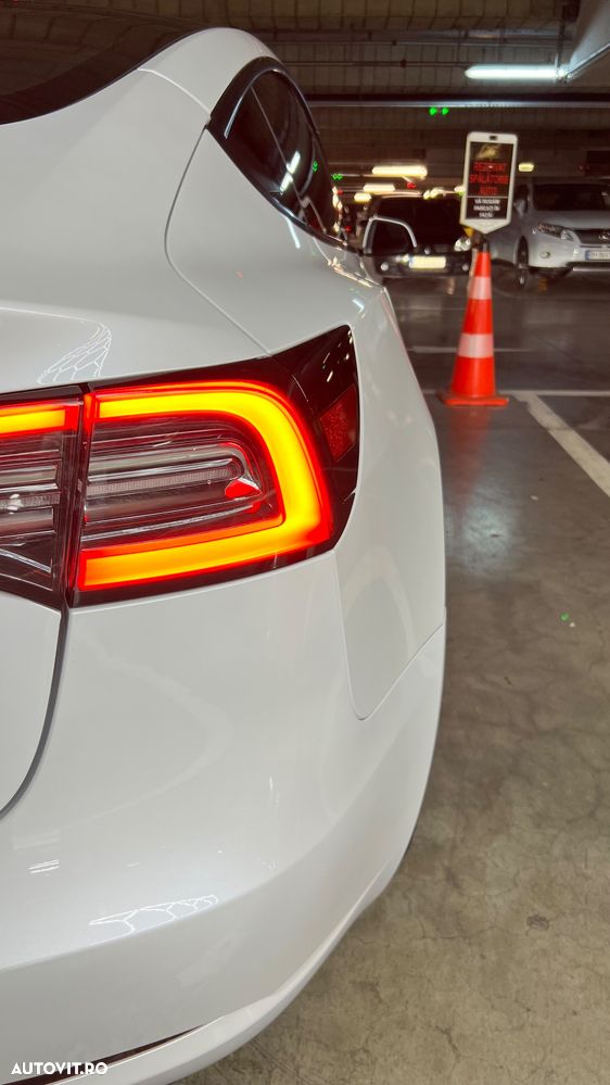 Tesla Model 3 Long Range AWD Premium - 4