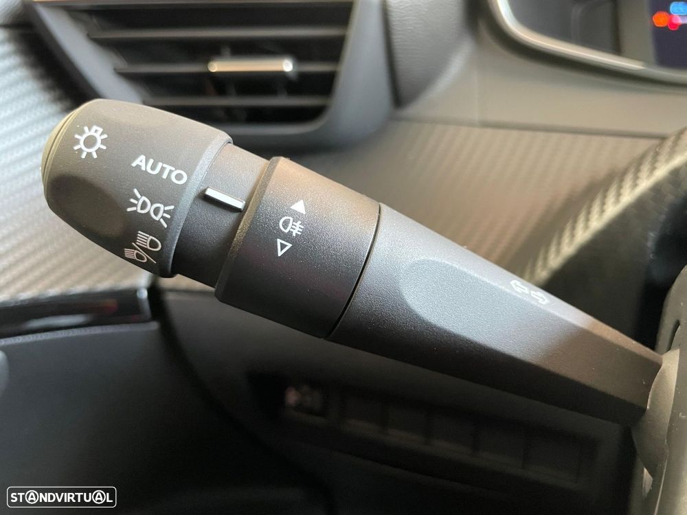 Peugeot 2008 1.2 PureTech Allure Pack - 18