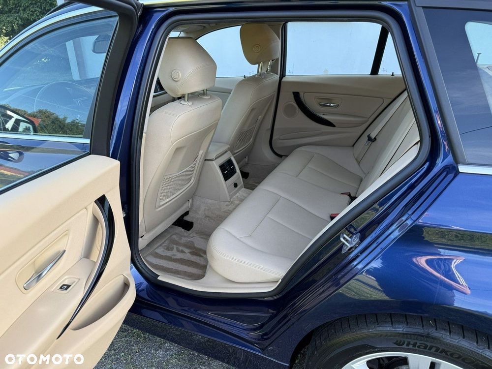 BMW Seria 3 320i Luxury Line - 15