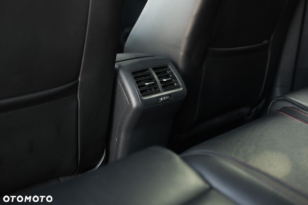 Volkswagen Golf - 36