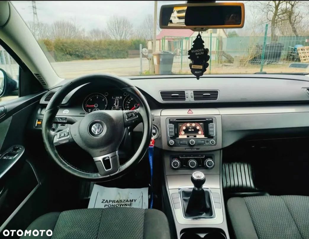 Volkswagen Passat - 1