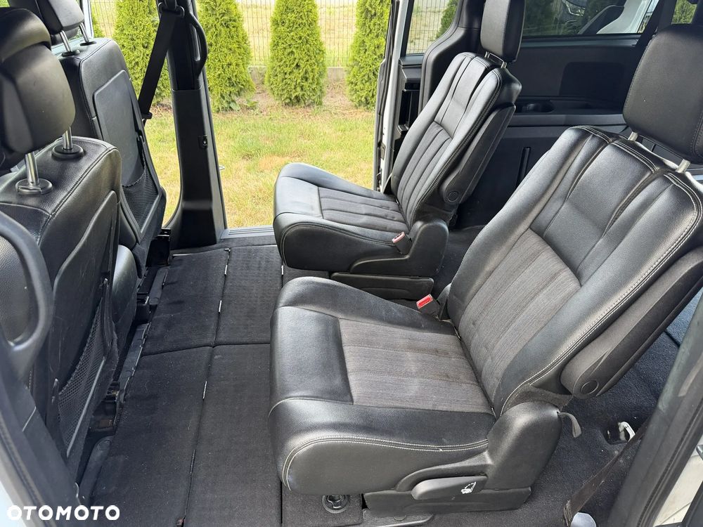 Chrysler Town & Country 3.6 Limited - 10