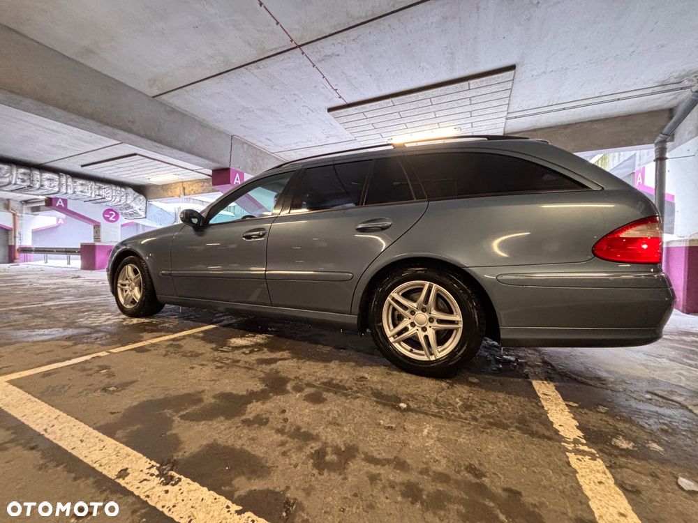 Mercedes-Benz E-Class 2005 photo 3