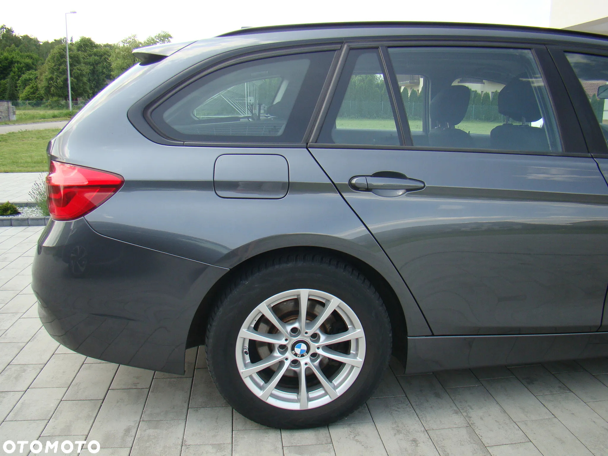BMW Seria 3 318d Touring Advantage - 13