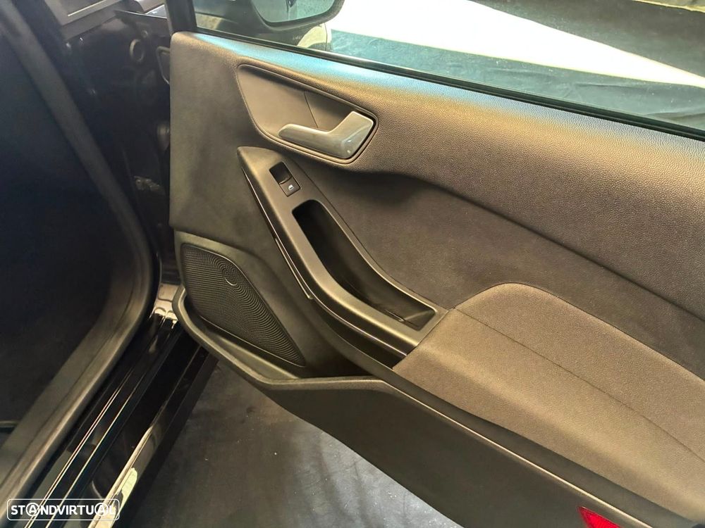 Ford Fiesta 1.0 EcoBoost ST-Line - 28