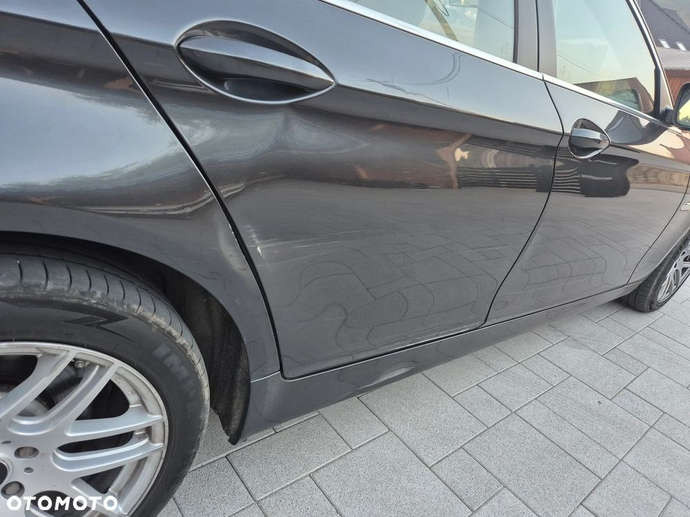 BMW Seria 5 520d xDrive - 14