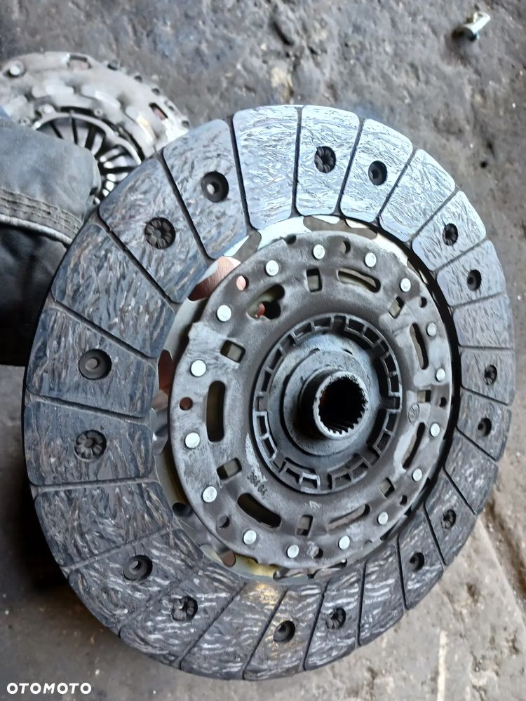 Sprzęgło dwumasa tarcza docisk kompletne 6 BIEGÓW LUK 415043110 2.0 TDI Skoda Octavia Superb Volkswagen Passat Touran Caddy Audi A3 A6 - 6
