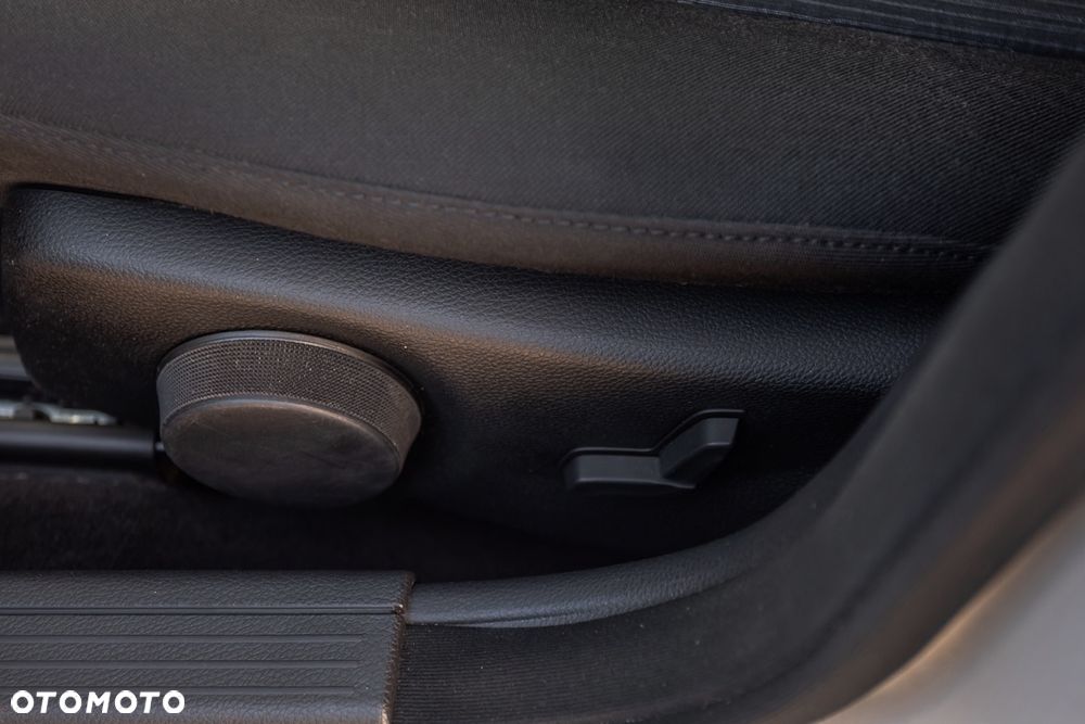 Mercedes-Benz Klasa C 180 BlueEFFICIENCY Elegance - 35