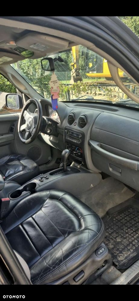 Jeep Liberty - 2