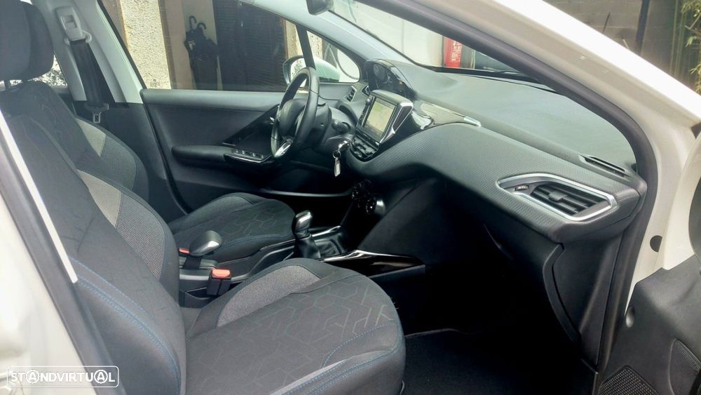 Peugeot 2008 1.2 PureTech Signature - 9