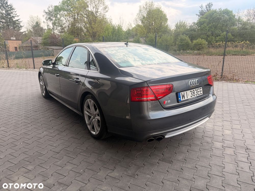 Audi S8 - 9