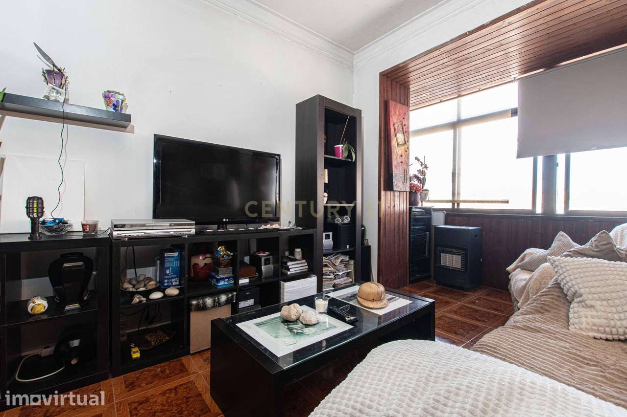 Oportunidade de Investimento | Apartamento T3 convertido em T2 | Oliva - Grande imagem: 4/20