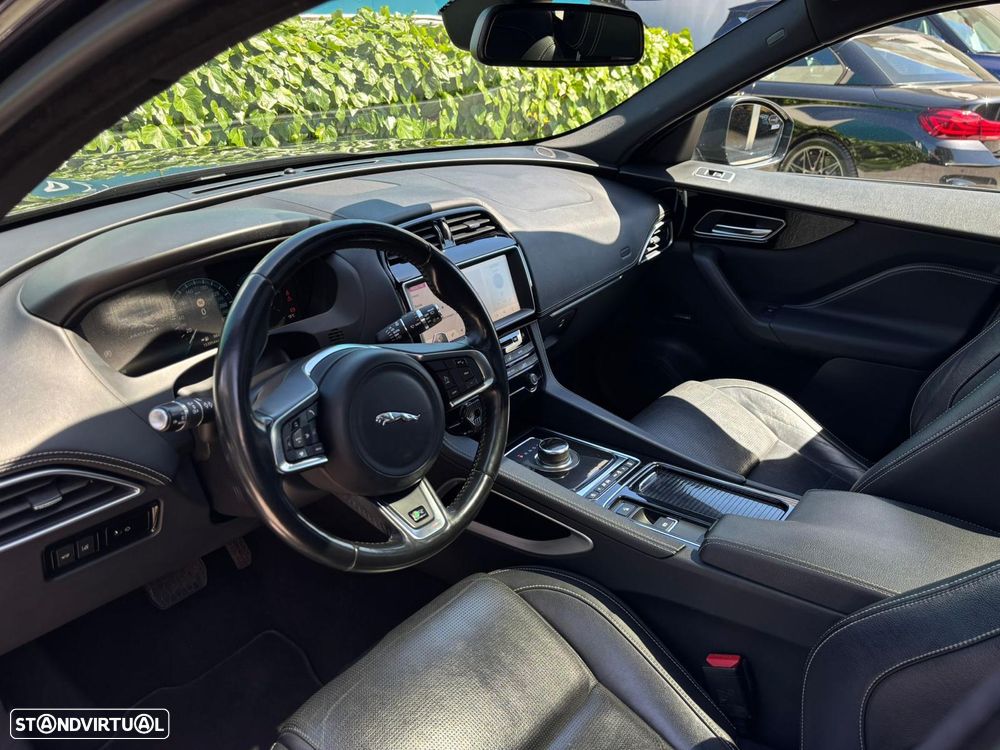 Jaguar F-Pace - 25