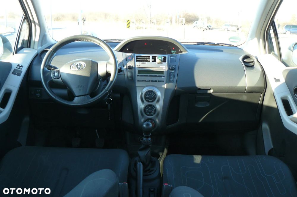 Toyota Yaris - 12