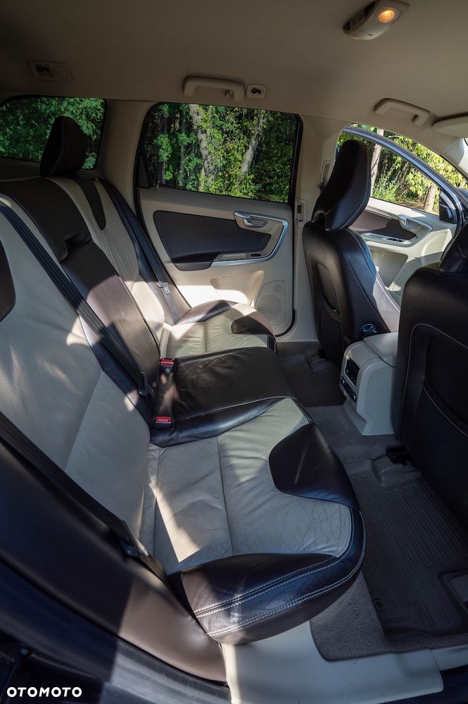 Volvo XC 60 2.4D AWD Summum - 20