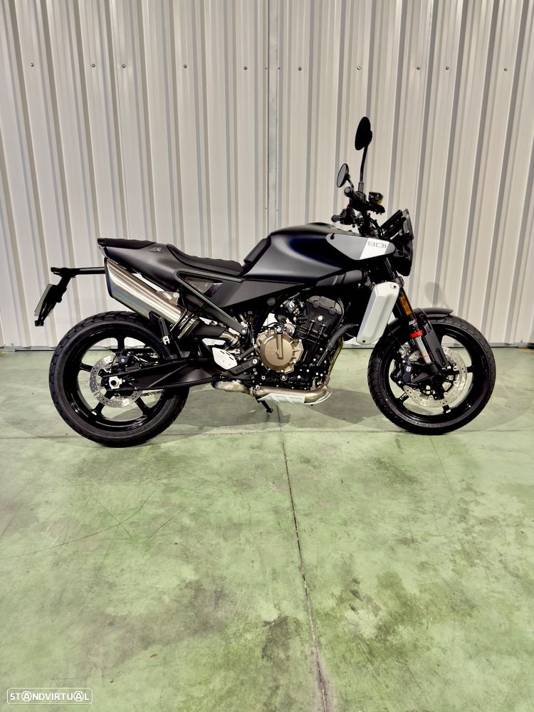 Husqvarna Svartpilen 801 - 18