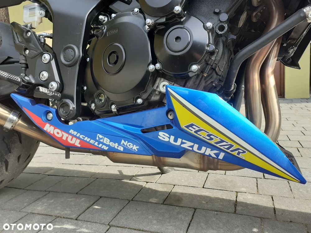 Suzuki GSX - 18