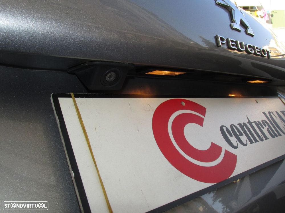 Peugeot 2008 1.2 PureTech Signature - 32
