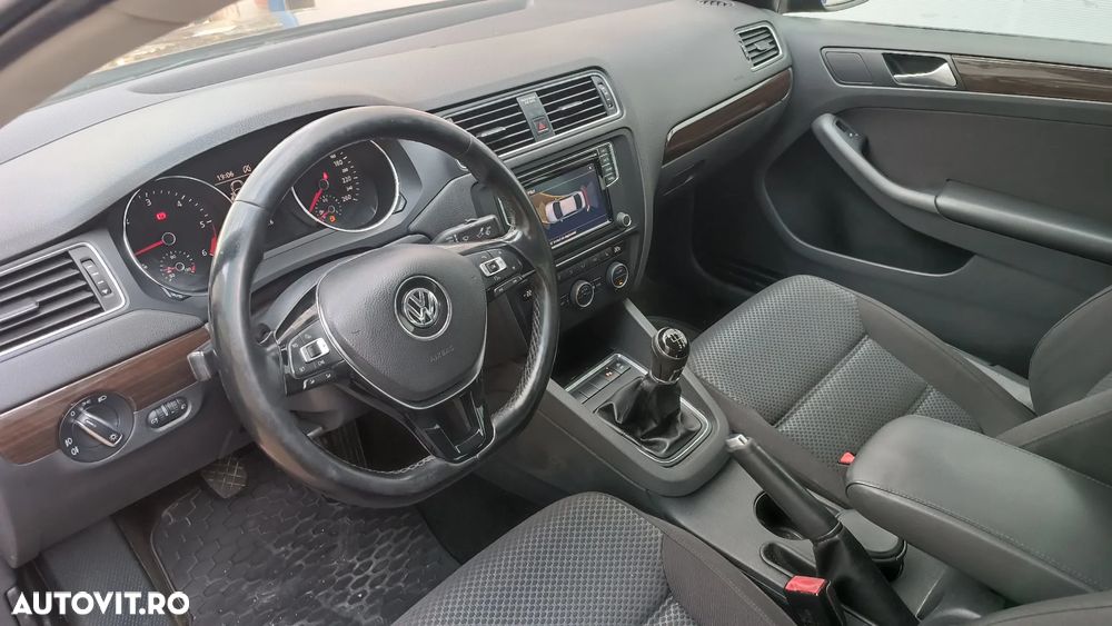 Volkswagen Jetta 2.0 TDI Comfortline - 10