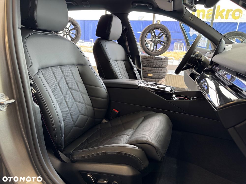 BMW Seria 5 540d xDrive - 27
