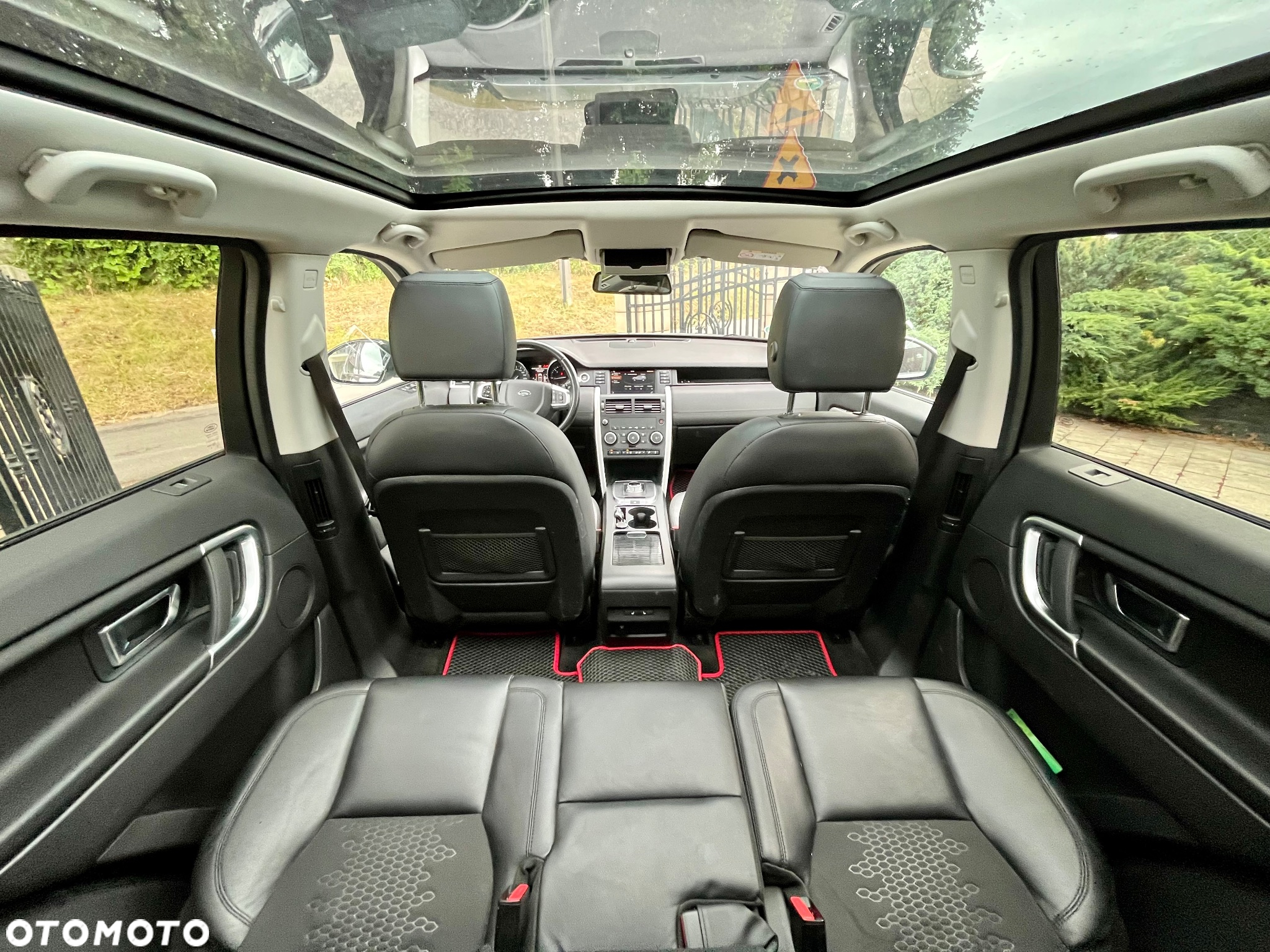 Land Rover Discovery Sport - 12