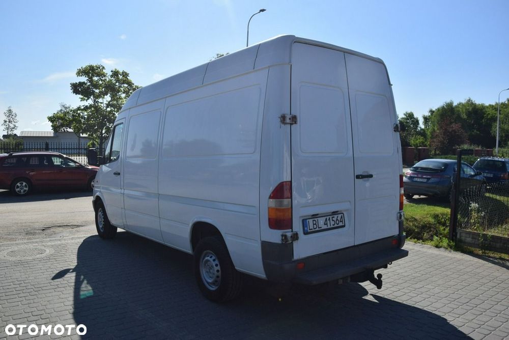 Mercedes-Benz Sprinter - 11
