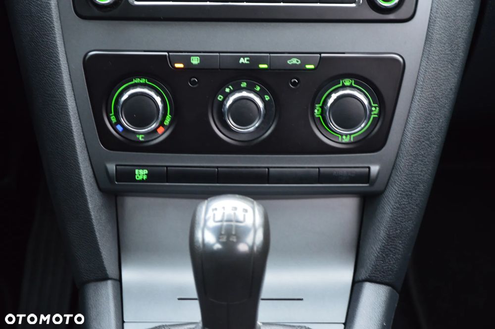 Skoda Octavia 1.6 Ambiente - 22