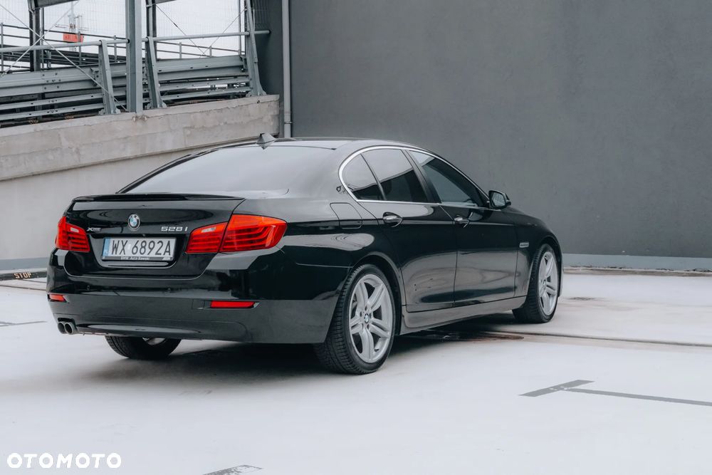 BMW Seria 5 528i xDrive - 1