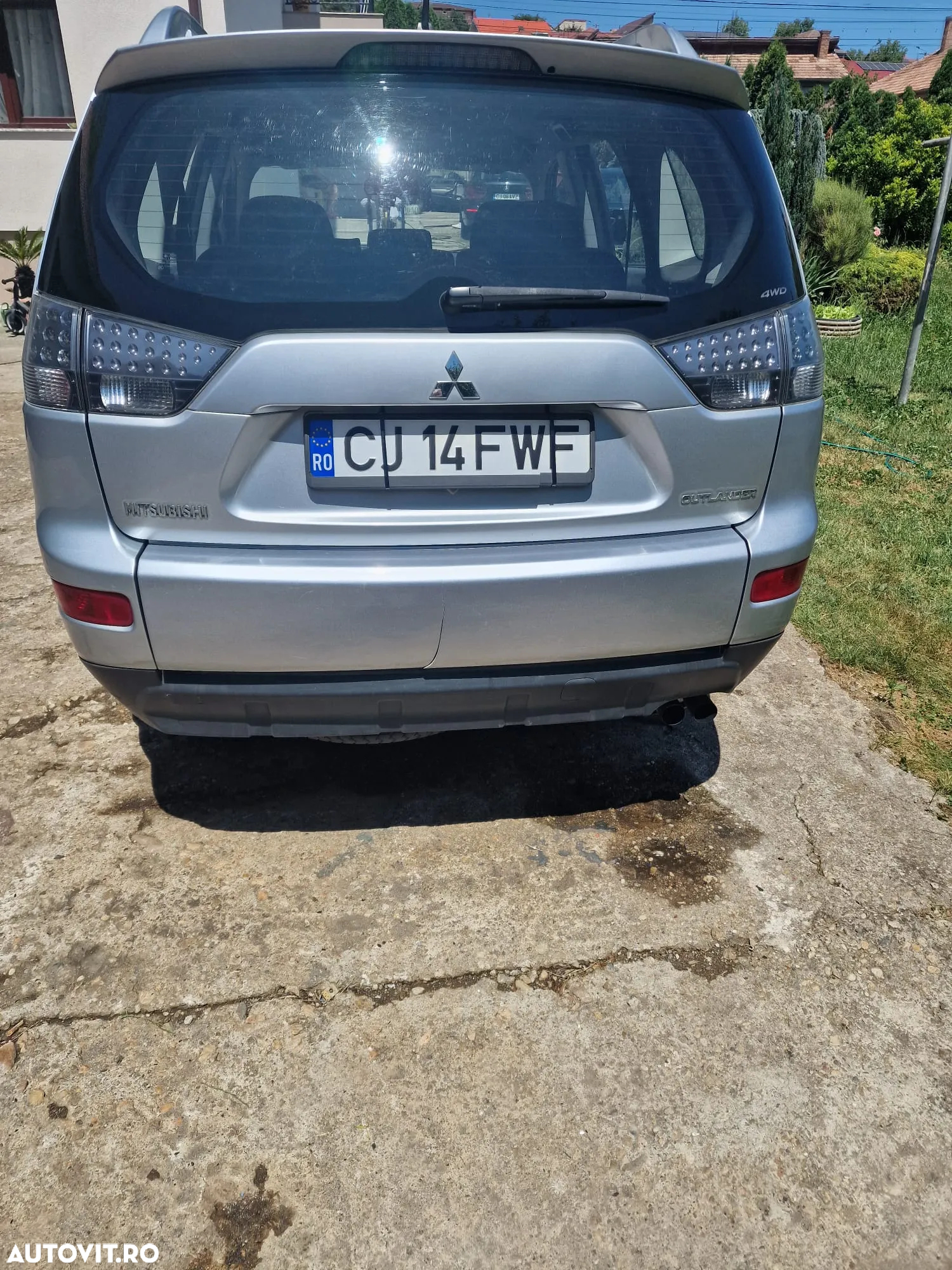 Mitsubishi Outlander - 4