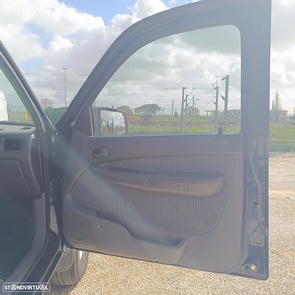 Mazda B2500 4x4 Cab. Dupla Cx. Madeira - 17