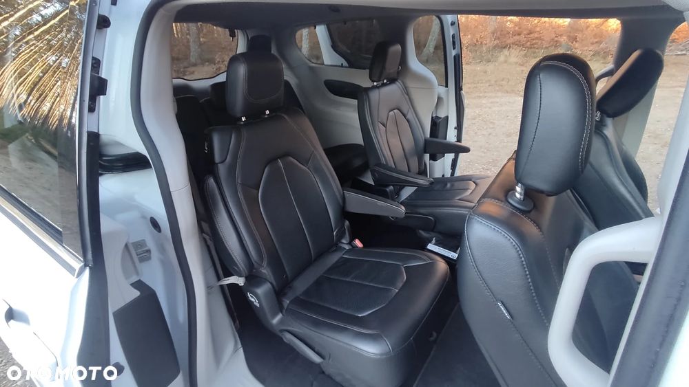 Chrysler Pacifica - 25