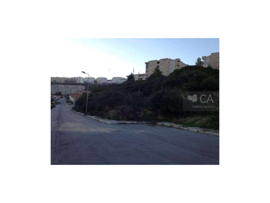 Lote de terreno próximo do Hotel Lamego, junto à Adega Cooperativa ... - Grande imagem: 3/4