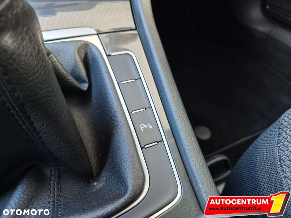 Volkswagen Golf - 31