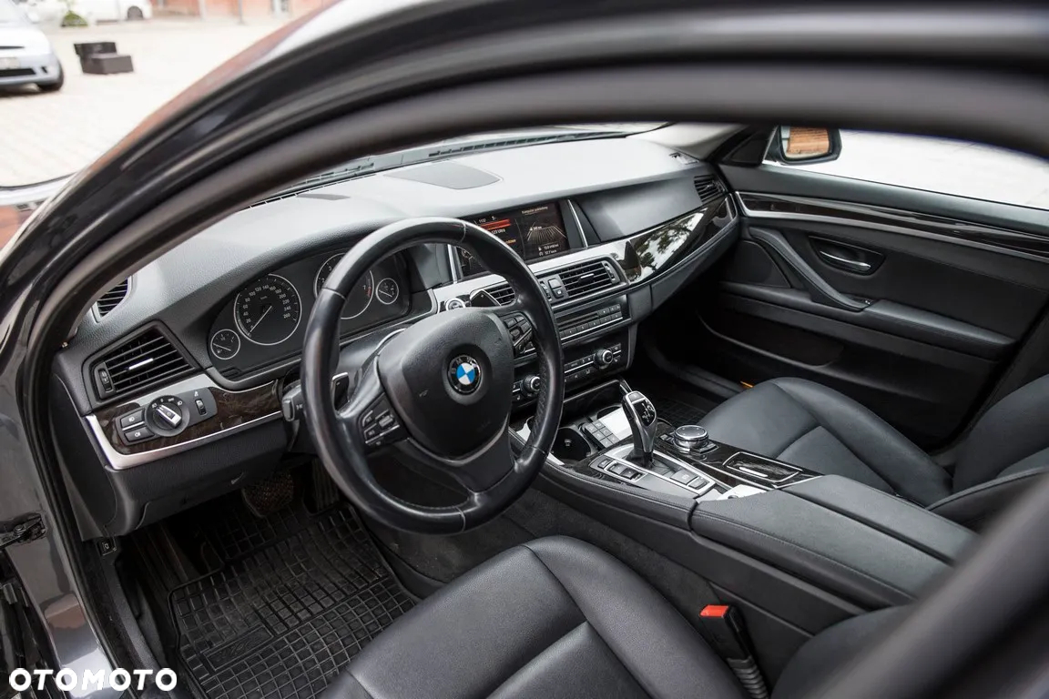 BMW Seria 5 528i - 10