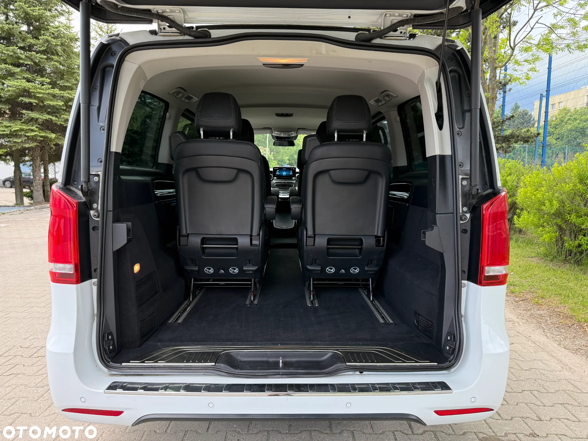 Mercedes-Benz EQV 300 lang Avantgarde Line - 14