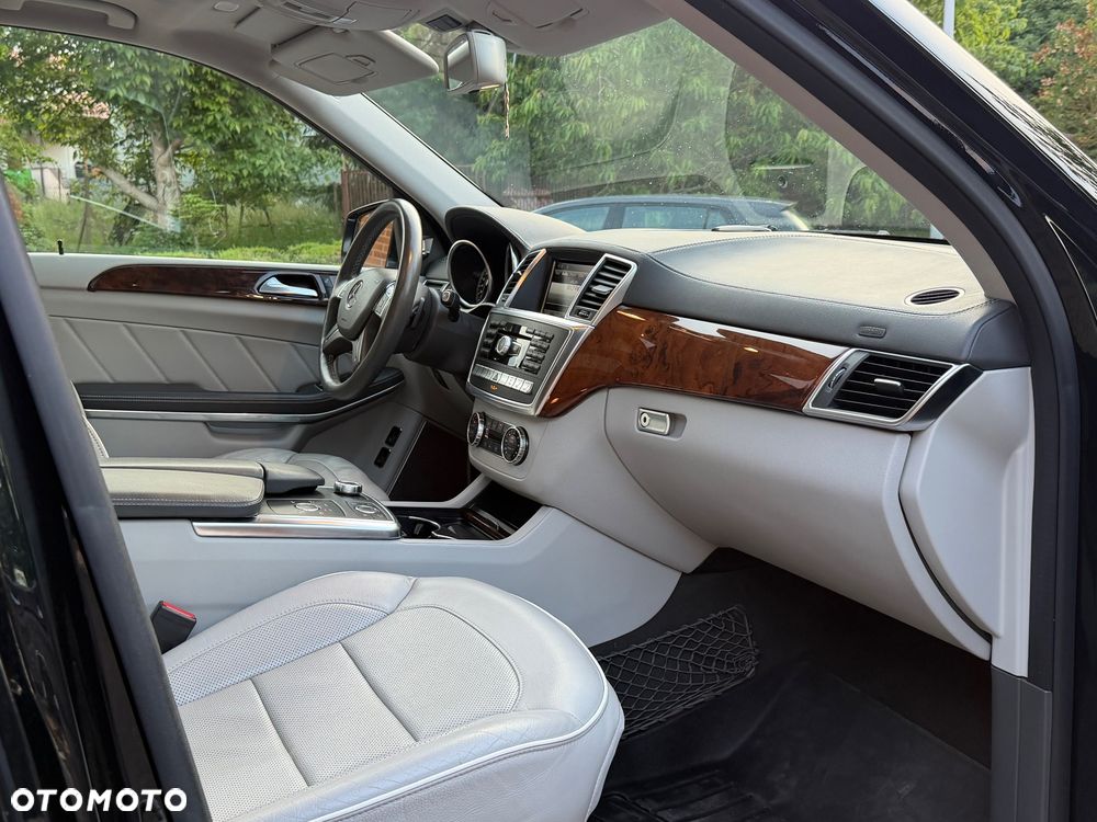 Mercedes-Benz GL 500 4Matic (BlueEFFICIENCY) 7G-TRONIC - 23