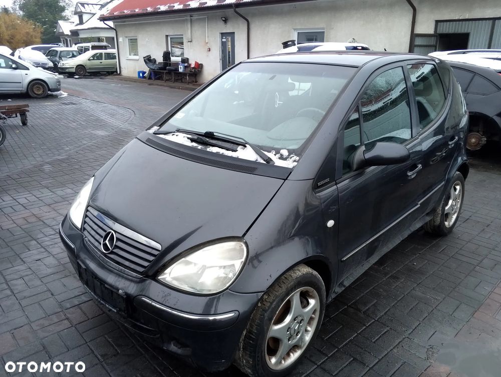 KOMPLETNY PRZÓD Mercedes-Benz Klasa A W168 FL (Po Lift) (01-04r.) 195 – METEOR GRAU kolor lakier czarny Europa MASKA LAMPA ZDERZAK BŁOTNIK GRILL ATRAPA PAS PRZEDNI WZMOCNIENIE CZOŁOWE CHŁODNICA HALOGEN do założenia bez malowania - 3