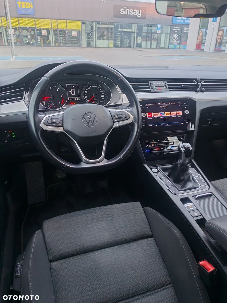 Volkswagen Passat 2.0 TDI SCR Comfortline - 16