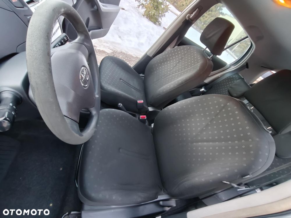 Toyota Yaris - 12