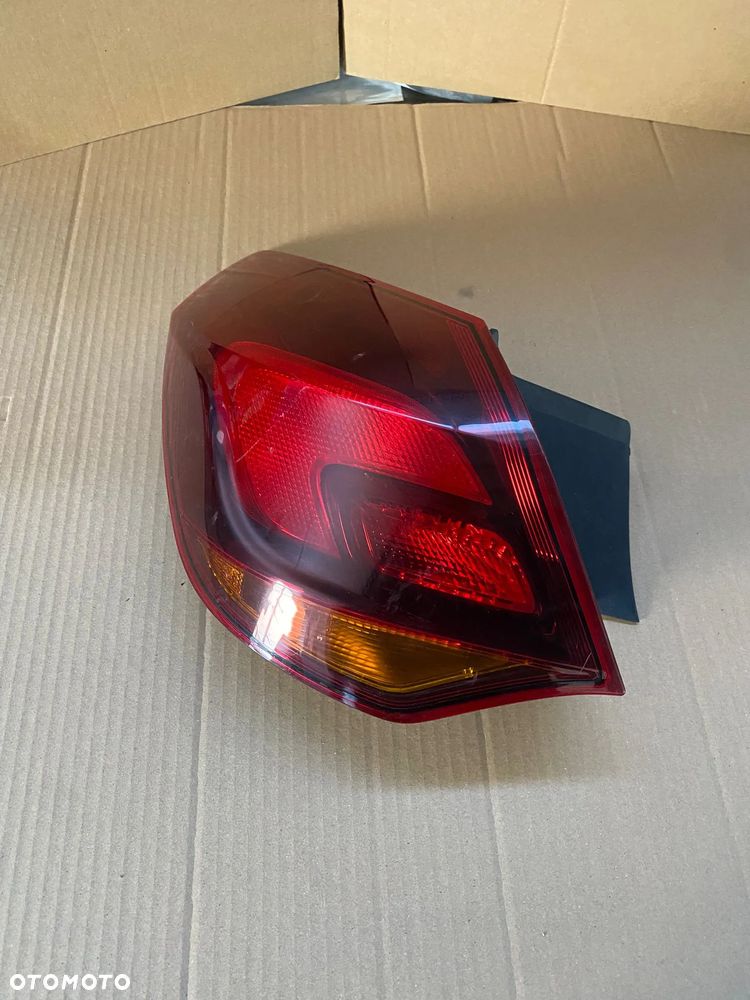 LAMPA LEWA TYŁ TYLNIA OPEL ASTRA J HB - 1
