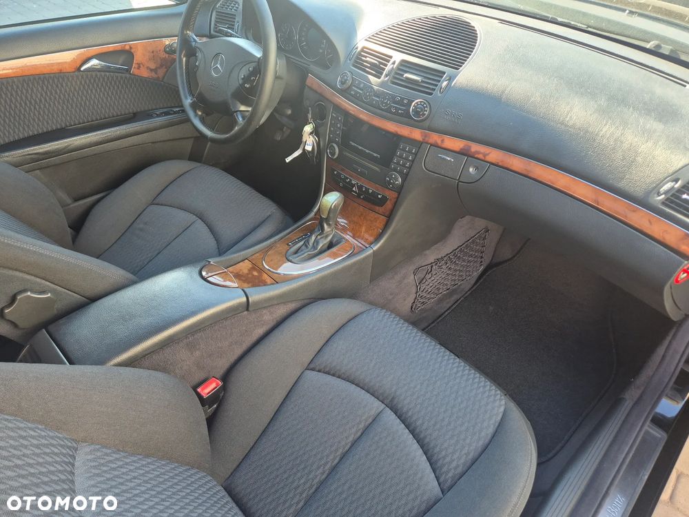 Mercedes-Benz Klasa E 240 4Matic Elegance - 21
