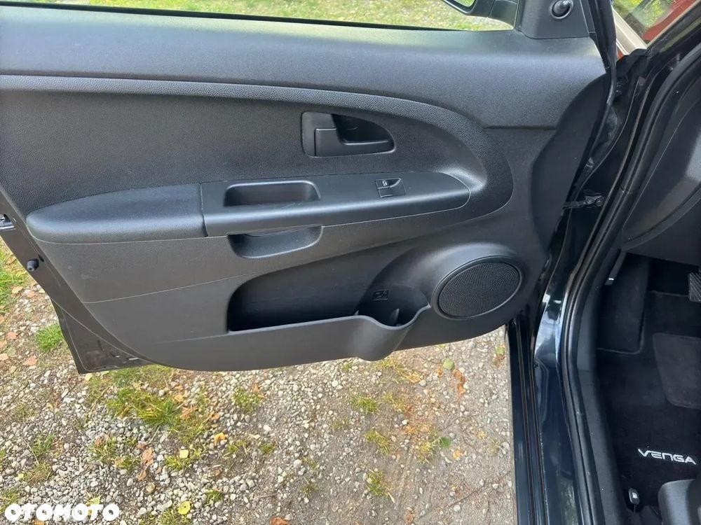 Kia Venga - 11