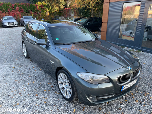 BMW Seria 5 530d xDrive Touring Luxury Line