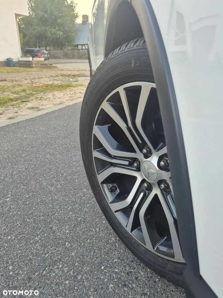 Mitsubishi Outlander 2.2 DI-D 4WD Automatik Diamant Edition - 21