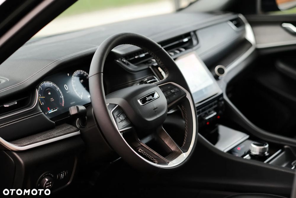 Jeep Grand Cherokee - 15