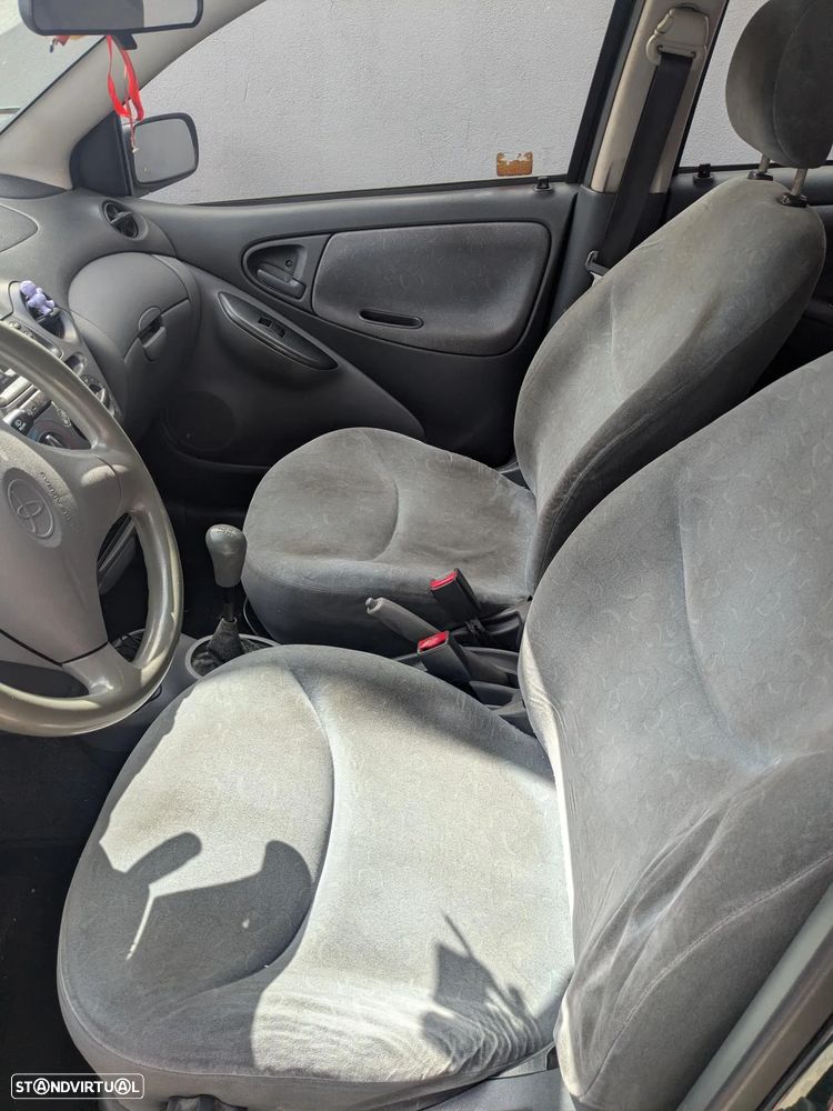 Toyota Yaris 1.0 Sol - 4
