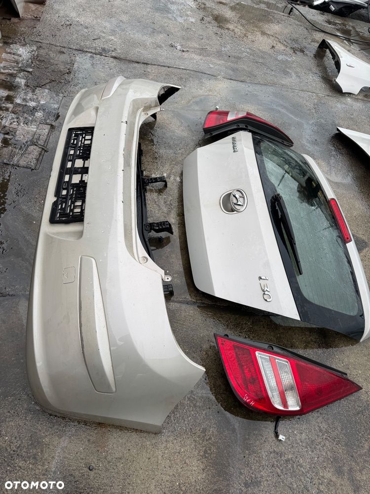 Hyundai i30 kod lakieru QU hatchback błotnik prawy lewy przedni przód drzwi prawe lewe przednie tylne srebrne szare lampa prawa lewa przednia przód soczewka maska pas przedni wąż klimy klapa tył tylnia klapa bagażnika lampy tylnie belka tył zderzak tył tylni - 12
